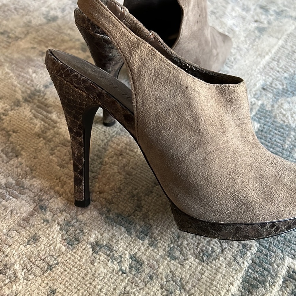 Moda Grey Slingback Heels - Picture 4 of 4